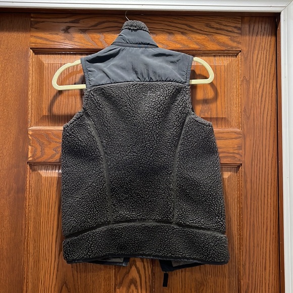 Patagonia Sherpa Vest - Picture 3 of 3